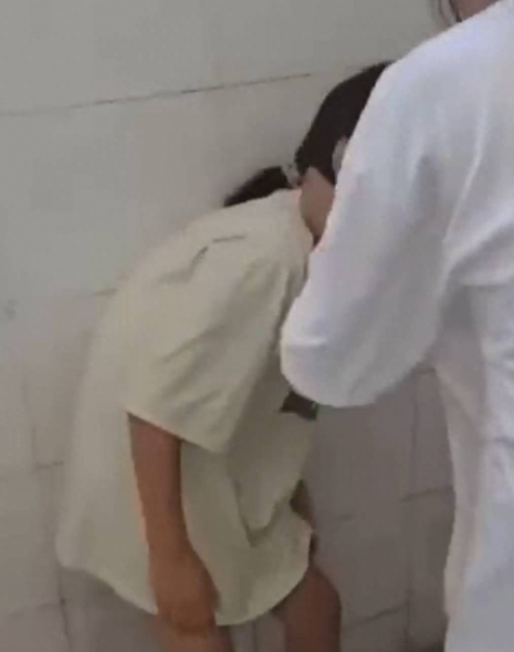 校園欺凌報警:重慶一中學女生遭多人毆打逼迫下跪 校園欺凌報警:重慶一中學女生遭多人毆打逼迫下跪